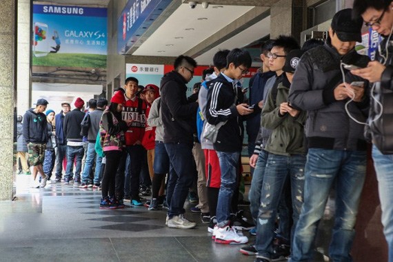 sneakerheads-rioted-for-the-adidas-nmd-1.jpg